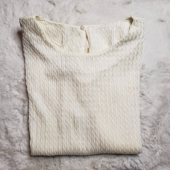 HK Collectible Blouse - Picture 2 of 6